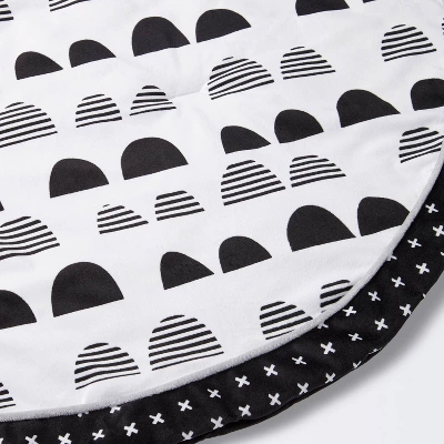 Round Activity Playmat Scallop - Cloud Island™ Black/White 3 Round Activity Playmat Scallop - Cloud Island™ Black/White - Image 3